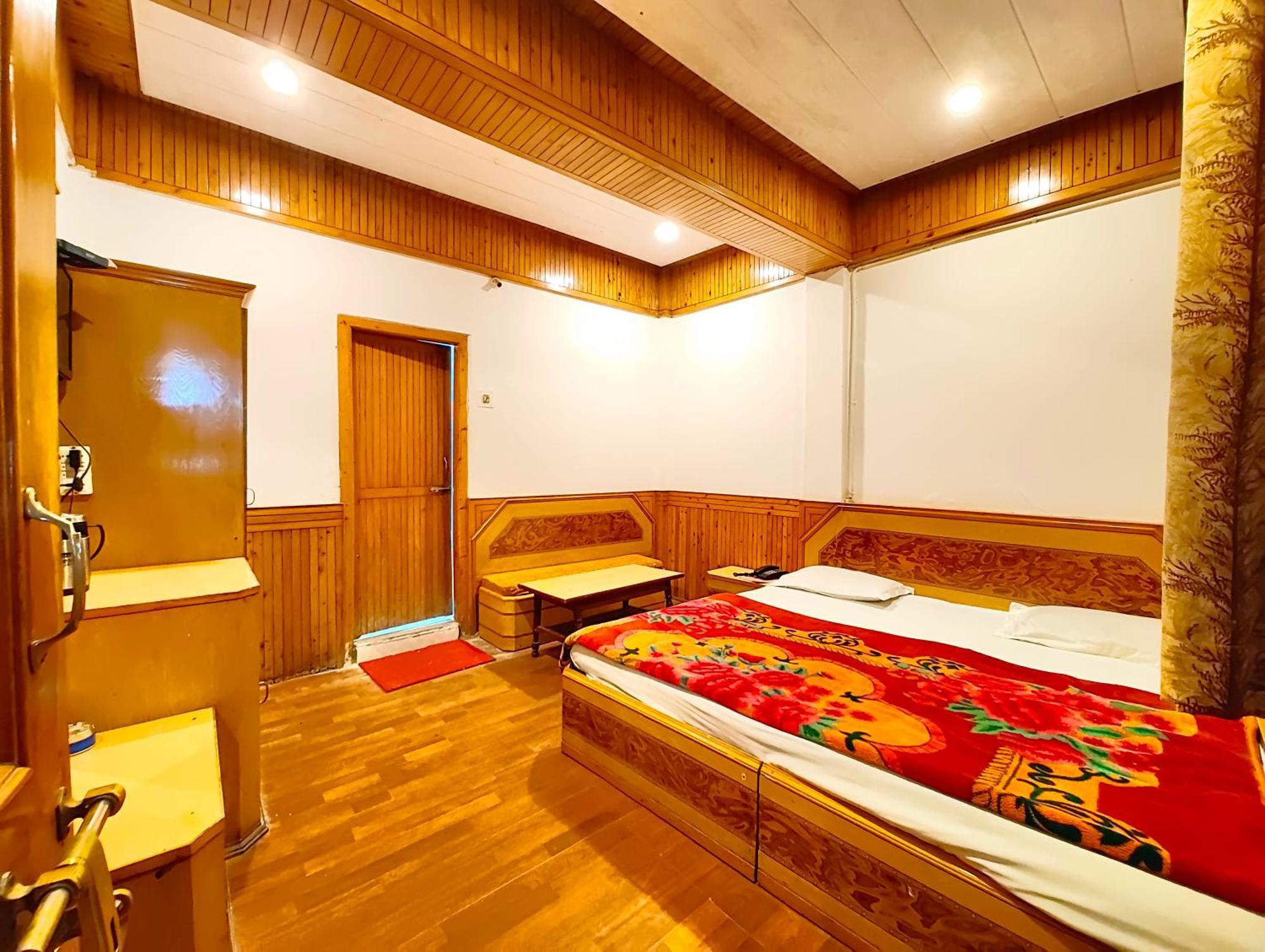 Hotel Shalimar The Mall Road 3*