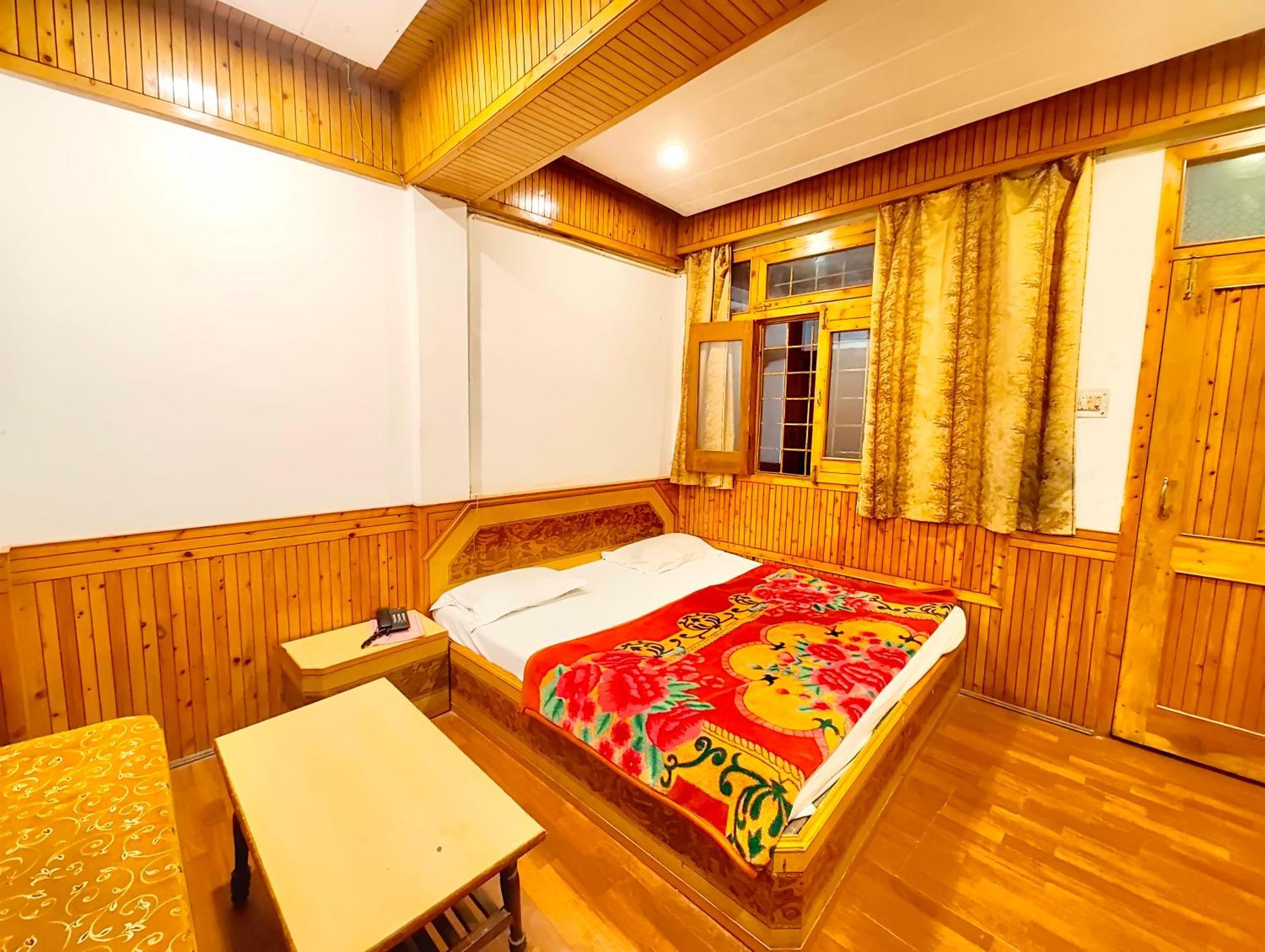 Hotel Shalimar The Mall Road 3*