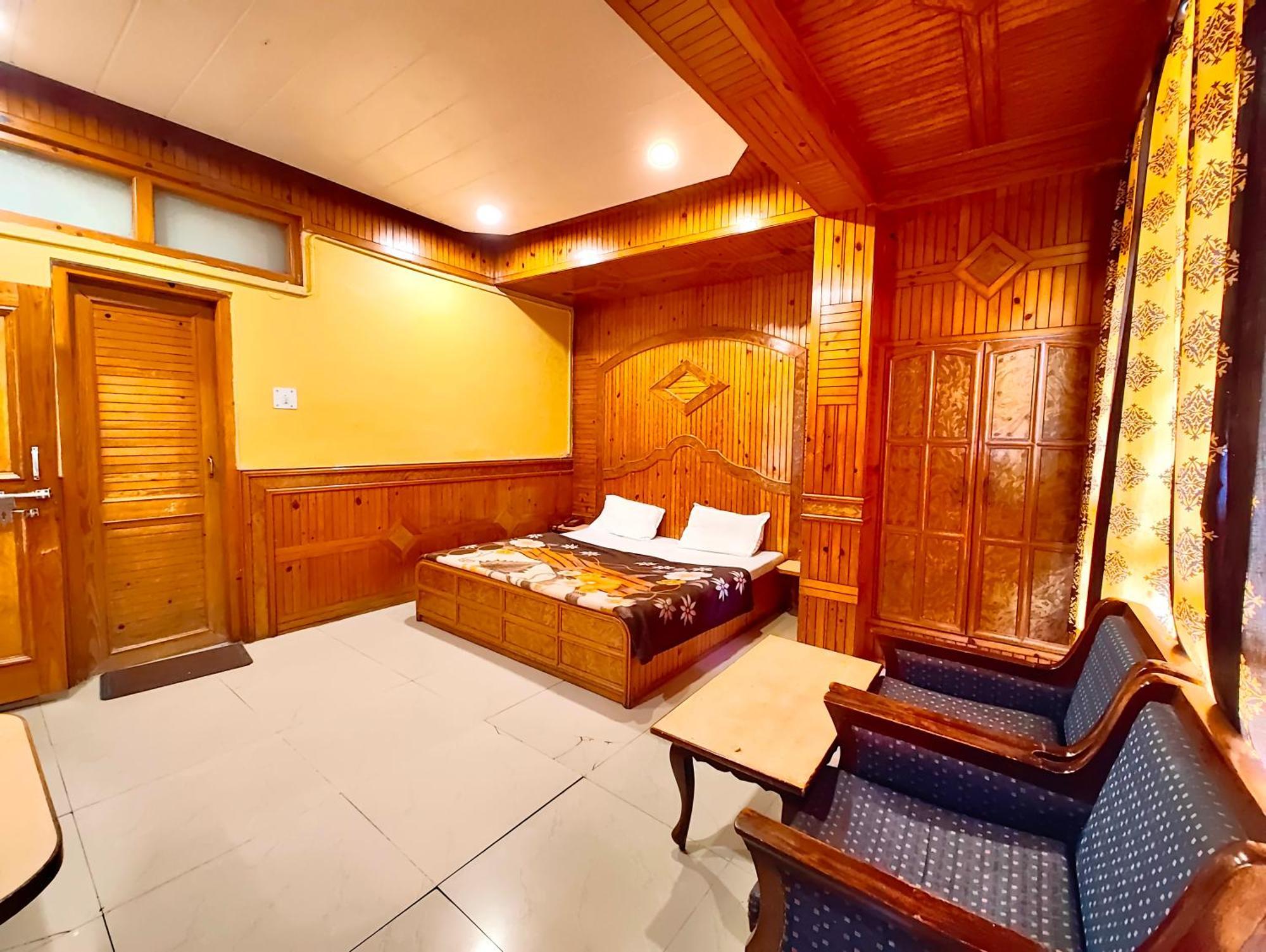Shalimar The Mall Road Hotel