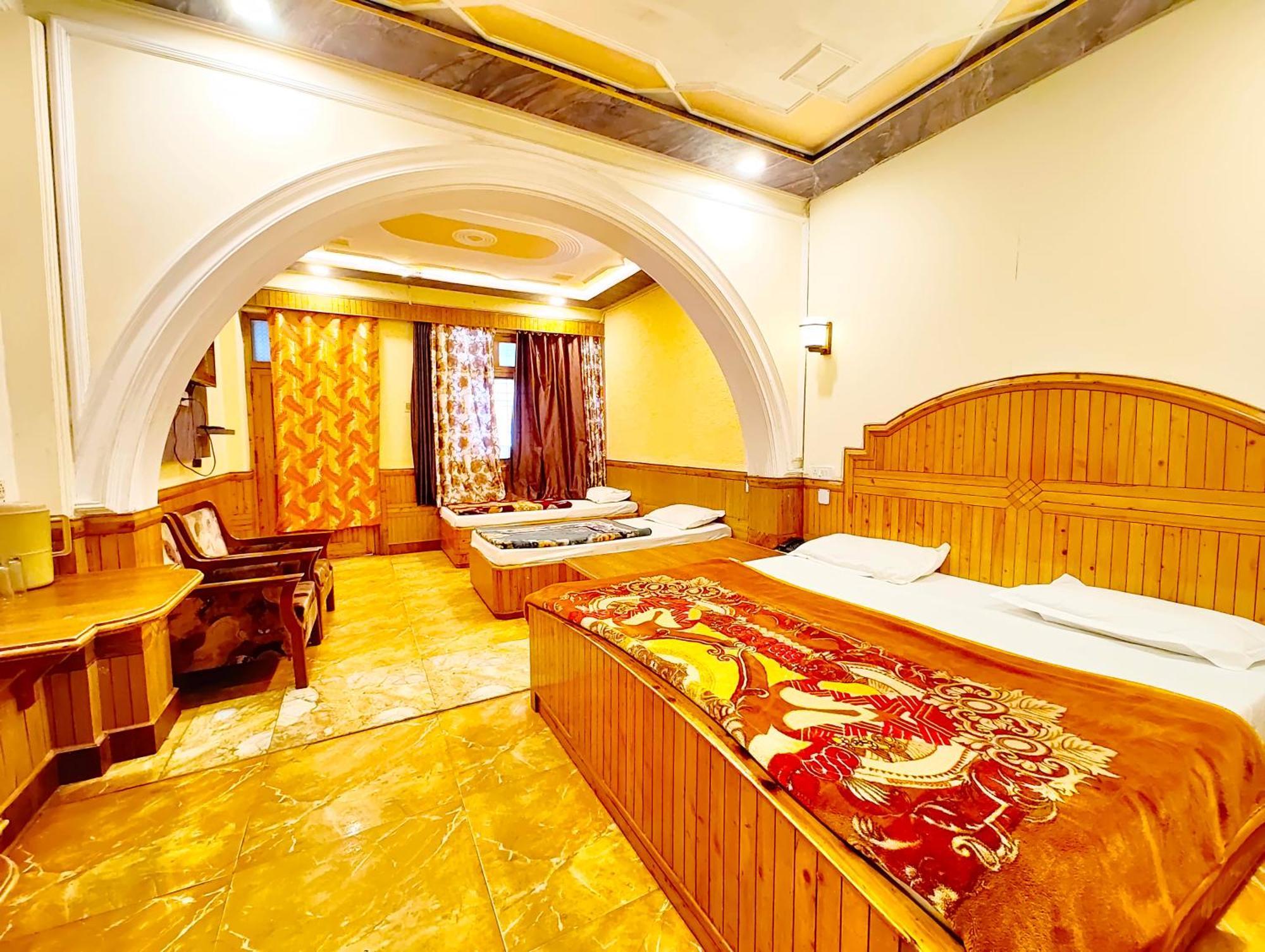 Shalimar The Mall Road Hotel