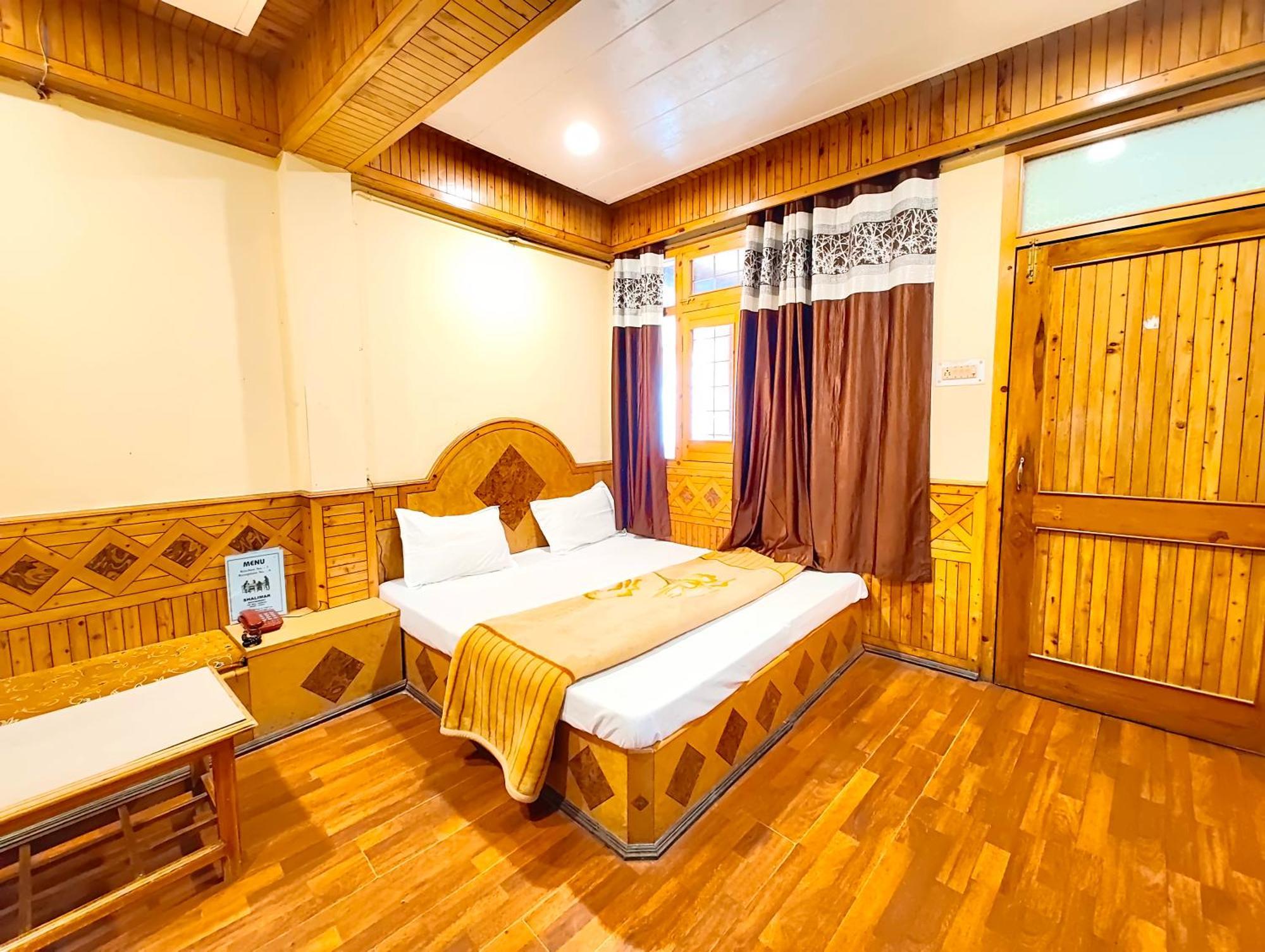 Shalimar The Mall Road 3*