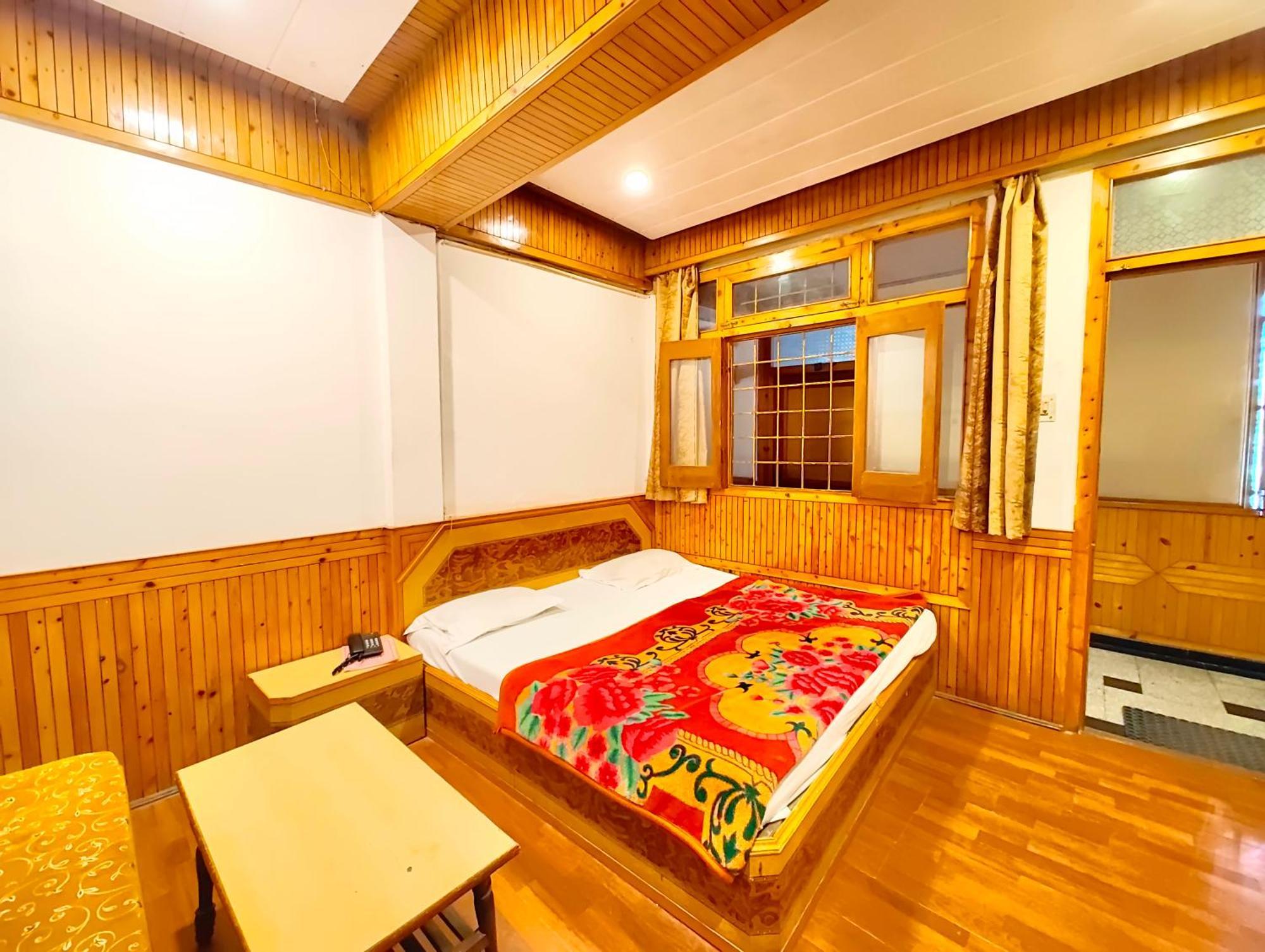 Shalimar The Mall Road Hotel