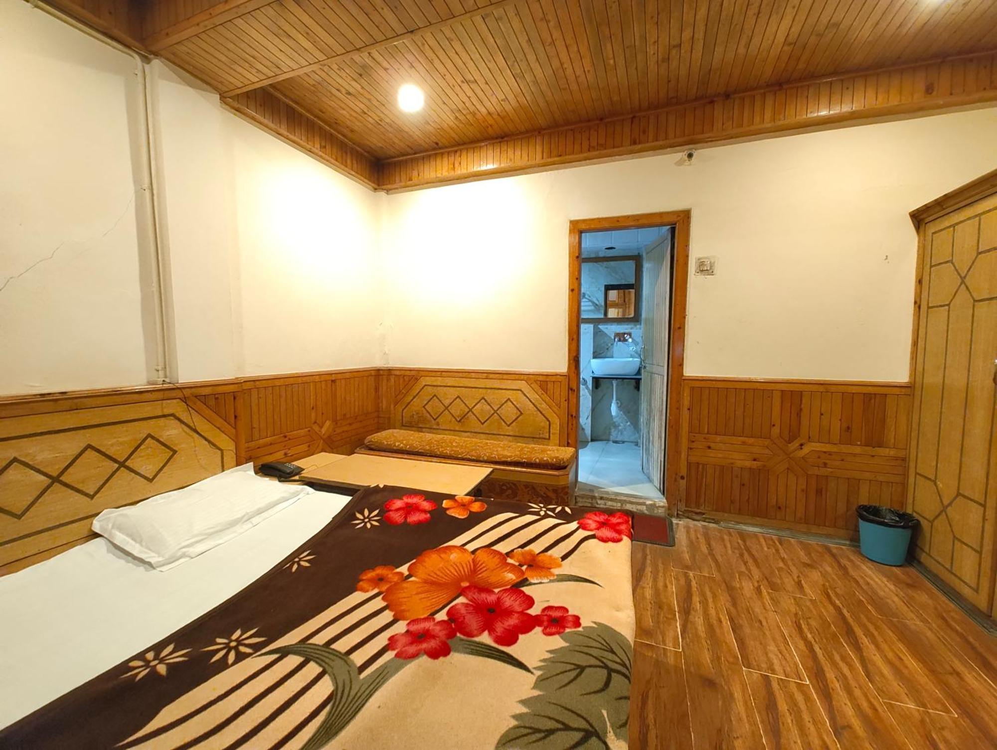 Shalimar The Mall Road Hotel Nainital