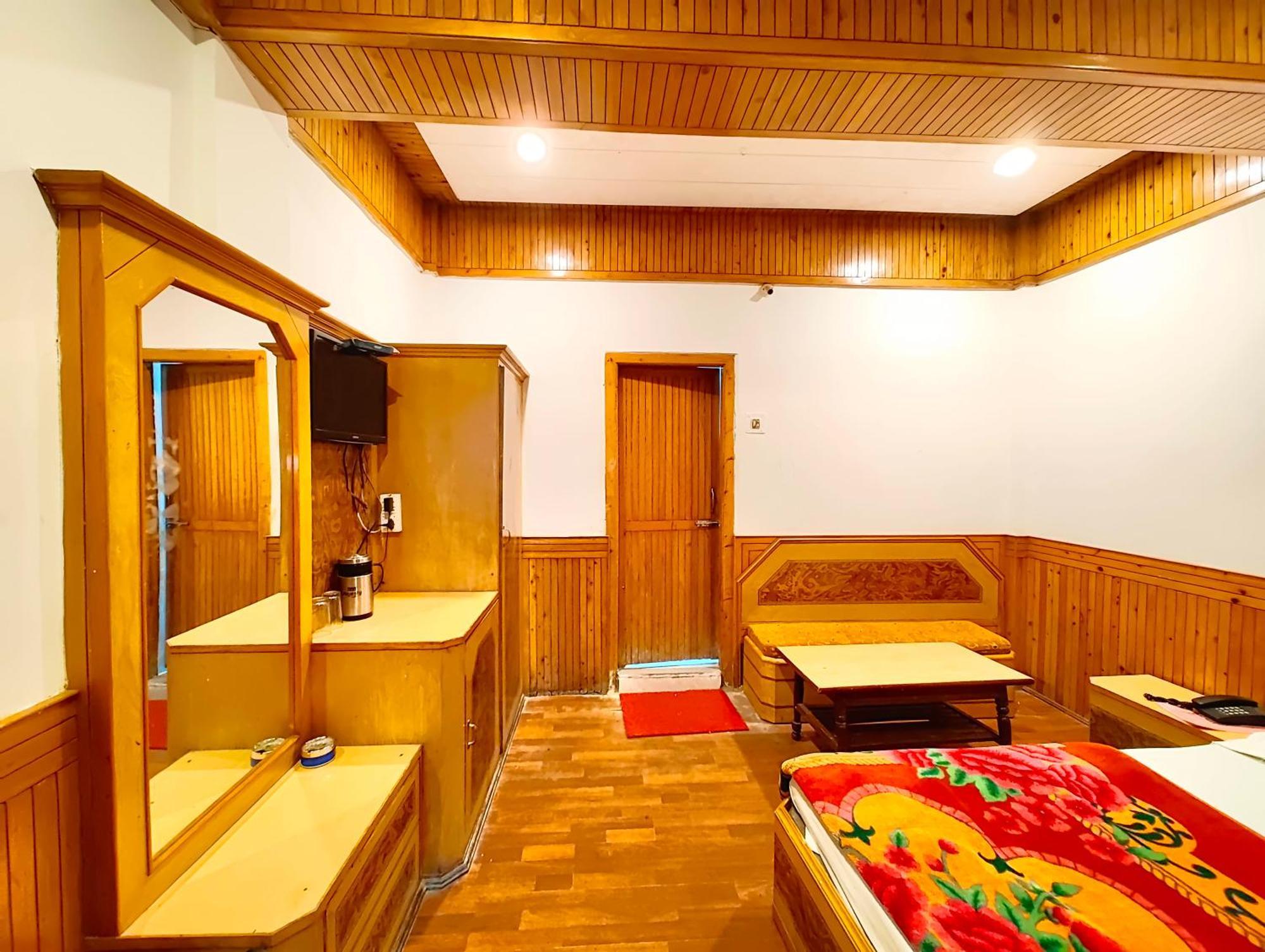Shalimar The Mall Road Hotel