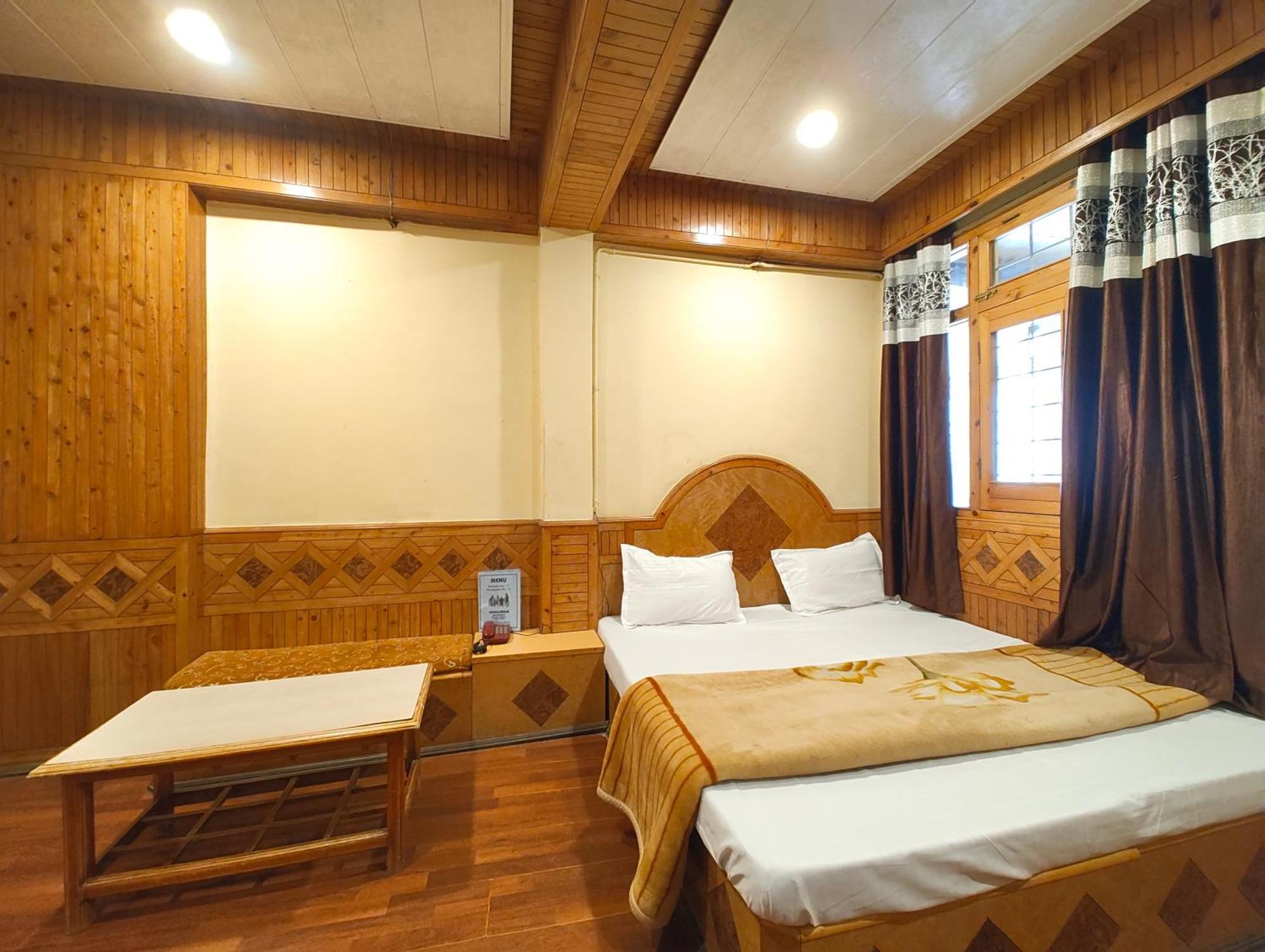 Hotel Shalimar The Mall Road 3*