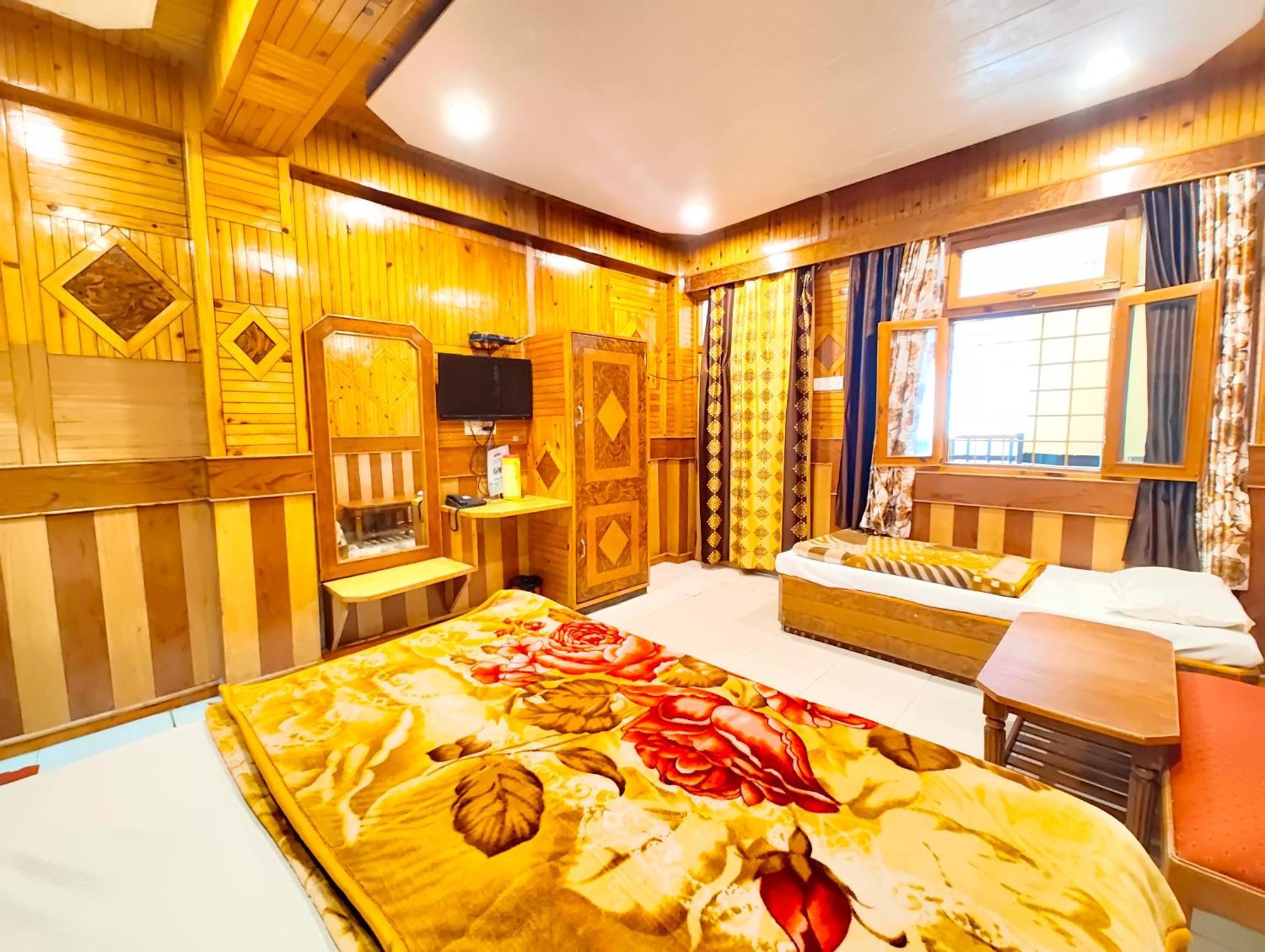 Shalimar The Mall Road 3* Nainital