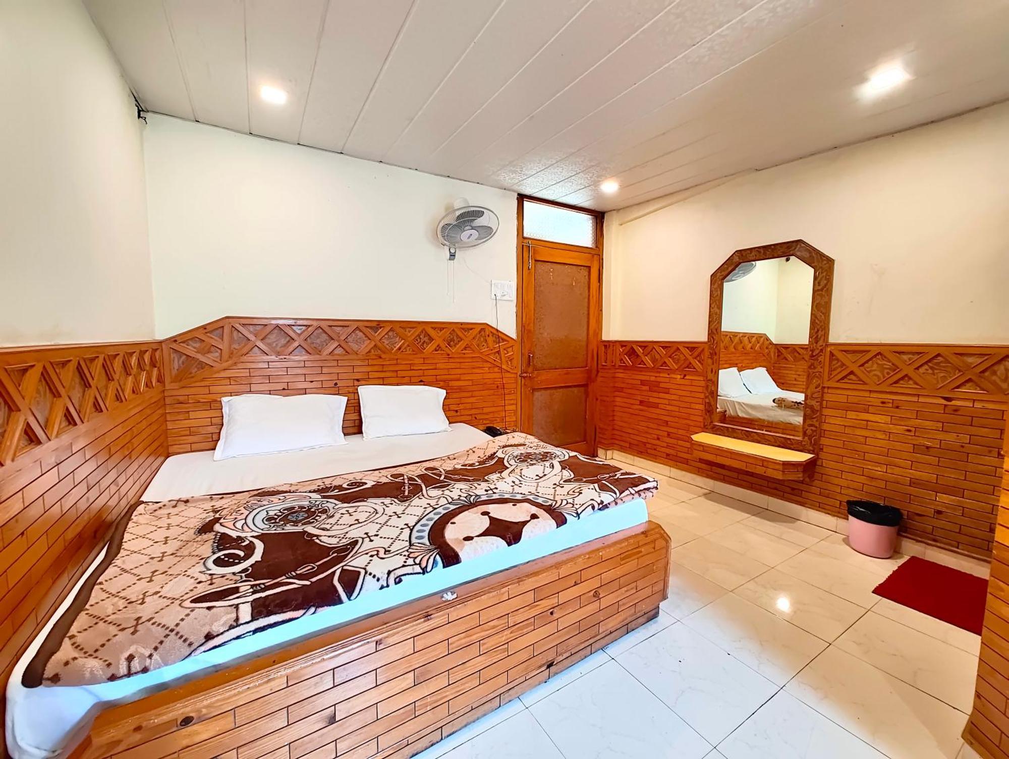 Shalimar The Mall Road Hotel