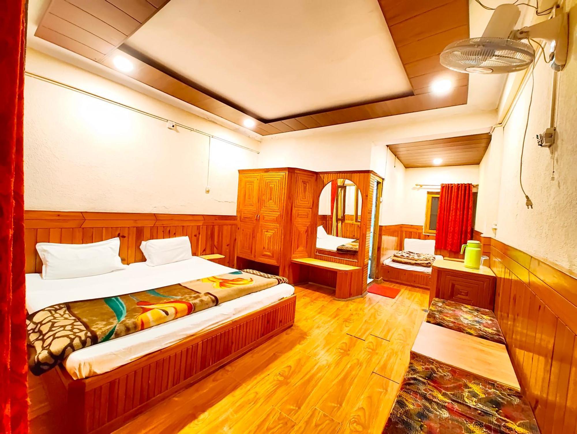 Shalimar The Mall Road Hotel